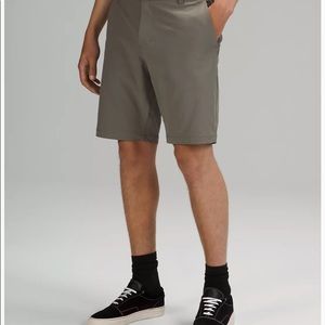 Men’s Lululemon Commission Shorts 9”